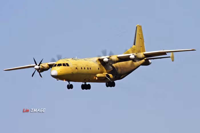 Nguyên mẫu đầu tiên của vận tải cơ Y-9 (mang số hiệu 741) cất cánh lần đầu tiên vào ngày 05 tháng 11 năm 2010. Nguyên mẫu đầu tiên của vận tải cơ Y-9 (mang số hiệu 741) cất cánh lần đầu tiên vào ngày 05 tháng 11 năm 2010.