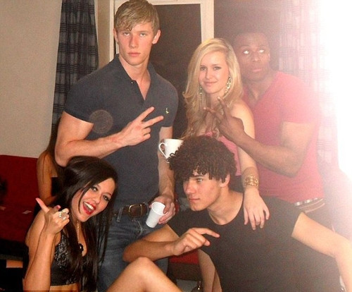 Và là một người vui vẻ và hướng ngoại.