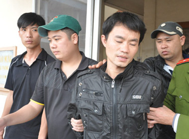 Phúc rồi sẽ phải trả giá đắt cho hành vi dã man với một cáu bé vô tội. Phúc rồi sẽ phải trả giá đắt cho hành vi dã man với một cáu bé vô tội.