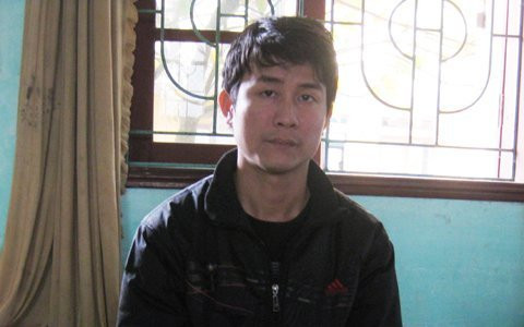 Đối tượng Trần Huy Đông tại cơ quan điều tra công an huyện Cẩm Xuyên. Đối tượng Trần Huy Đông tại cơ quan điều tra công an huyện Cẩm Xuyên.