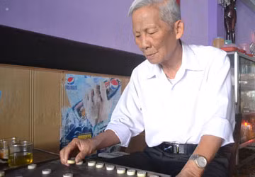 Thầy giáo - Đại tá Doãn Mậu Hòe. (Ảnh: Tấn Tài)