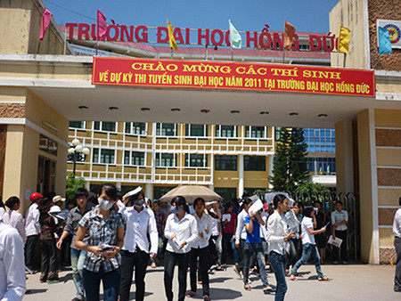 Đại học Hồng Đức (Thanh Hoá) trong mùa tuyển sinh 2011. Ảnh: TRẦN LÂM Đại học Hồng Đức (Thanh Hoá) trong mùa tuyển sinh 2011. Ảnh: TRẦN LÂM