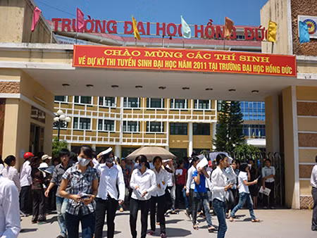 Đại học Hồng Đức (Thanh Hoá) trong mùa tuyển sinh 2011. Ảnh: TRẦN LÂM