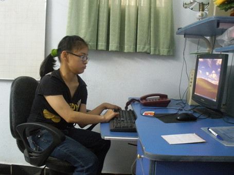 Dù bị bệnh bại não nhưng Thương đã vươn lên trở thành sinh viên năm 1, Trường cao đẳng Công nghệ thông tin TP HCM.