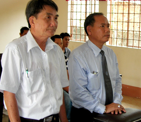 Hai luật sư đại diện cho nguyên đơn và bị đơn tại tòa sáng nay. Ảnh: Thiên Phước Hai luật sư đại diện cho nguyên đơn và bị đơn tại tòa sáng nay. Ảnh: Thiên Phước