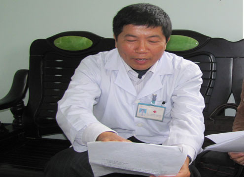 Bác sĩ Nguyễn Văn Diện khẳng định việc mình kê đơn cho chị Ngọc là hoàn toàn đúng với lương tâm và trách nhiệm của bác sĩ . Ảnh: Nguyên Khoa. Bác sĩ Nguyễn Văn Diện khẳng định việc mình kê đơn cho chị Ngọc là hoàn toàn đúng với lương tâm và trách nhiệm của bác sĩ . Ảnh: Nguyên Khoa.