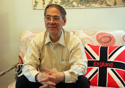 Thầy Nguyễn Quốc Hùng M.A chia sẻ cách đạt điểm tuyệt đối môn tiếng Anh (Ảnh: Phạm Thịnh) Thầy Nguyễn Quốc Hùng M.A chia sẻ cách đạt điểm tuyệt đối môn tiếng Anh (Ảnh: Phạm Thịnh)