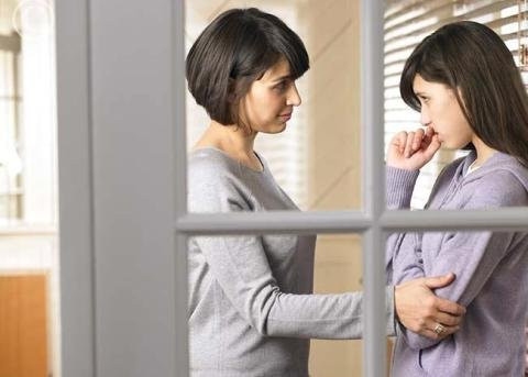 Các bậc phụ huynh nên mạnh dạn hơn khi trao đổi với con cái về vấn đề tình dục. Các bậc phụ huynh nên mạnh dạn hơn khi trao đổi với con cái về vấn đề tình dục.