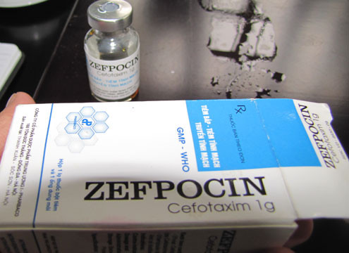 Lọ thuốc kháng sinh khiến chị Ngọc bị sốc phản vệ. Ảnh: Nguyên Khoa. Lọ thuốc kháng sinh khiến chị Ngọc bị sốc phản vệ. Ảnh: Nguyên Khoa.