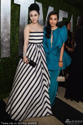 Mối quan hệ giữa hai kiều nữ cùng tên là đề tài thường xuyên được truyền thông mổ xẻ. Khán giả hay so sánh nhan sắc, diễn xuất, thời trang của hai mỹ nhân. Hồi tháng 5/2012, truyền thông Hoa ngữ rộ tin Lý Băng Băng mỉa mai Phạm Băng Băng “ăn mặc diêm dúa, kỳ cục” trên thảm đỏ LHP Cannes tại Pháp. Trang phục mà mỹ nhân họ Phạm mặc là bộ váy in hình tứ đại mỹ nhân Trung Hoa. Lý Băng Băng sau đó phủ nhận tin đồn này. Mối quan hệ giữa hai kiều nữ cùng tên là đề tài thường xuyên được truyền thông mổ xẻ. Khán giả hay so sánh nhan sắc, diễn xuất, thời trang của hai mỹ nhân. Hồi tháng 5/2012, truyền thông Hoa ngữ rộ tin Lý Băng Băng mỉa mai Phạm Băng Băng “ăn mặc diêm dúa, kỳ cục” trên thảm đỏ LHP Cannes tại Pháp. Trang phục mà mỹ nhân họ Phạm mặc là bộ váy in hình tứ đại mỹ nhân Trung Hoa. Lý Băng Băng sau đó phủ nhận tin đồn này.