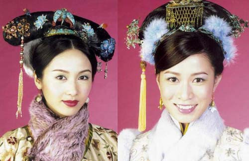 Lê Tư và Xa Thi Mạn Xa Thi Mạn đang nổi danh với Dance and Passion được mời đến tham dự show truyền hình lăng-xê các sao ở Hồng Kông. Dĩ nhiên, người nổi tiếng như Lê Tư cũng có suất tham dự. Thế nhưng đến giờ chót, Lê Tư không thèm có mặt làm trống đến hàng chục phút. Đã thế Xa Thị Mạn còn được biểu diễn một ca khúc làm nền cho cả chương trình mà đáng ra phải dành cho Lê Tư. Lê Tư và Xa Thi Mạn Xa Thi Mạn đang nổi danh với Dance and Passion được mời đến tham dự show truyền hình lăng-xê các sao ở Hồng Kông. Dĩ nhiên, người nổi tiếng như Lê Tư cũng có suất tham dự. Thế nhưng đến giờ chót, Lê Tư không thèm có mặt làm trống đến hàng chục phút. Đã thế Xa Thị Mạn còn được biểu diễn một ca khúc làm nền cho cả chương trình mà đáng ra phải dành cho Lê Tư.