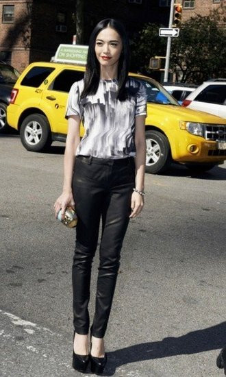 Phong cách thời trang của Diêu Thần rất được ưa chuộng, không quá cầu kỳ và diêm dúa mà rất đơn giản nhưng đều toát được vẻ thanh cao. Phong cách thời trang của Diêu Thần rất được ưa chuộng, không quá cầu kỳ và diêm dúa mà rất đơn giản nhưng đều toát được vẻ thanh cao.