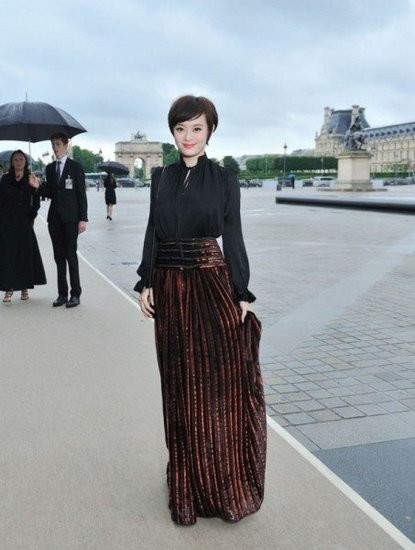 Nhờ sự đổi mới trong phong cách nên Tôn Lệ đã nhanh chóng trở thành ngôi sao yêu thích của các tờ báo nổi tiếng trong nước. Nhờ sự đổi mới trong phong cách nên Tôn Lệ đã nhanh chóng trở thành ngôi sao yêu thích của các tờ báo nổi tiếng trong nước.