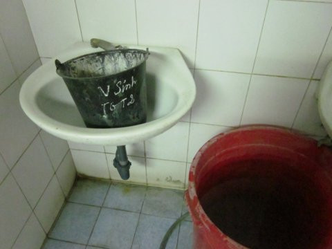 Nhà vệ sinh tại trường ĐH Xây dựng. Nhà vệ sinh tại trường ĐH Xây dựng.