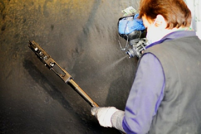 Chi phí thấp, độ tin cậy, và hiệu quả rất cao trong điều kiện chiến đấu không tiêu chuẩn của loại súng này làm cho nó trở thành loại vũ khí cá nhân thông dụng nhất thế giới. Chi phí thấp, độ tin cậy, và hiệu quả rất cao trong điều kiện chiến đấu không tiêu chuẩn của loại súng này làm cho nó trở thành loại vũ khí cá nhân thông dụng nhất thế giới.