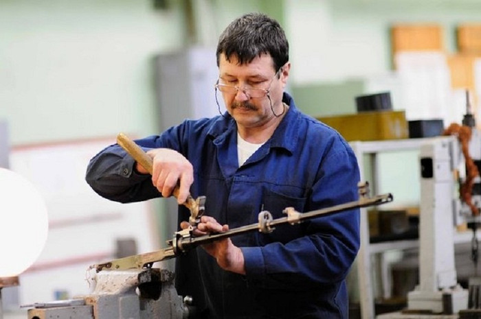 Cho đến thời điểm hiện tại, AK-47 và các phiên bản của nó là thứ vũ khí được ưa chuộng nhất, được lựa chọn bởi trên 50 quân đội, rất nhiều các lực lượng vũ trang, du kích khác từ khắp mọi nơi trên thế giới. Cho đến thời điểm hiện tại, AK-47 và các phiên bản của nó là thứ vũ khí được ưa chuộng nhất, được lựa chọn bởi trên 50 quân đội, rất nhiều các lực lượng vũ trang, du kích khác từ khắp mọi nơi trên thế giới.