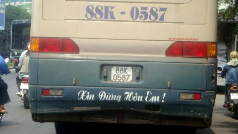 Cầu xin đừng "hôn" em anh nhé ! Cầu xin đừng "hôn" em anh nhé !