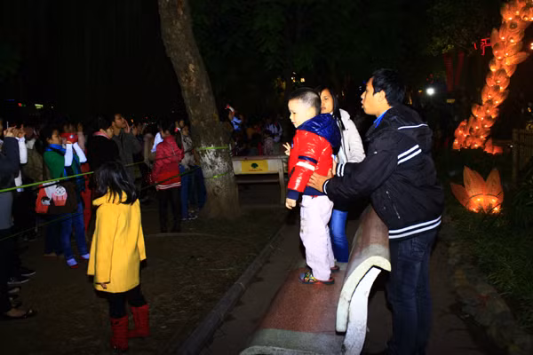 Những "thượng đế" nhỏ tuổi làm khó các nhân viên bảo vệ