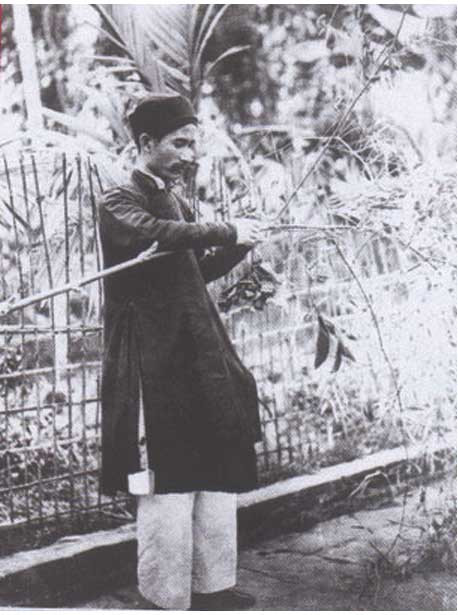 Chuẩn bị cây Nêu cho 3 ngày Tết - Ảnh: Sưu tầm