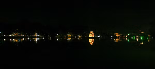 Toàn cảnh Hồ Gươm về đêm