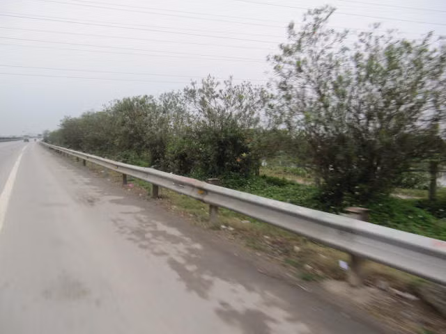 Không tìm thấy những tấm biển quảng cáo "vá xe siêu rẻ" trên cao tốc Pháp Vân - Cầu Giẽ