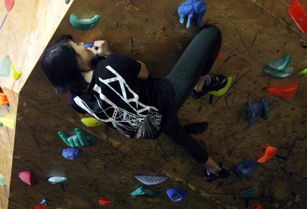 Các vận động viên được chia ra làm 3 cấp độ khác nhau: hạng A - Người mới bắt đầu | hạng B - Nghiệp dư | hạng C - Chuyên nghiệp. Họ sẽ phải vượt qua các đường leo được thiết kế cố định sẵn trong thời gian giới hạn. Các vận động viên được chia ra làm 3 cấp độ khác nhau: hạng A - Người mới bắt đầu | hạng B - Nghiệp dư | hạng C - Chuyên nghiệp. Họ sẽ phải vượt qua các đường leo được thiết kế cố định sẵn trong thời gian giới hạn.