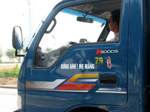 Làm gì mà "mẹ mắng" vậy? Làm gì mà "mẹ mắng" vậy?