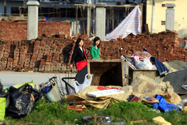 Rác vô hình chung làm môi trường Hà Nội thêm phần ô nhiễm nặng nề