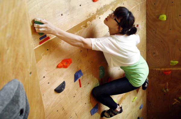 Với 4 CLB leo núi ở cả Hà Nội và TP HCM cùng hàng nghìn hội viên sinh hoạt thường xuyên, đã góp phần làm phong phú các hoạt động giải trí và rèn luyện thể chất cho thanh thiếu niên, thu hút đông cộng đồng người nước ngoài đang sinh sống, học tập và làm việc tại Việt Nam tham gia. Với 4 CLB leo núi ở cả Hà Nội và TP HCM cùng hàng nghìn hội viên sinh hoạt thường xuyên, đã góp phần làm phong phú các hoạt động giải trí và rèn luyện thể chất cho thanh thiếu niên, thu hút đông cộng đồng người nước ngoài đang sinh sống, học tập và làm việc tại Việt Nam tham gia.