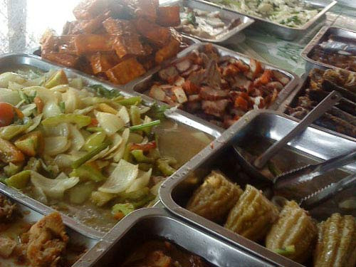 Những nguyên liệu ôi thiu được chế biến thành thức ăn để bán cho khách