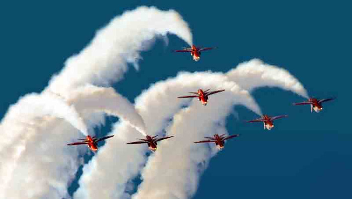 Màn trình diễn của Phi đội Mũi tên đỏ. Màn trình diễn của Phi đội Mũi tên đỏ.
