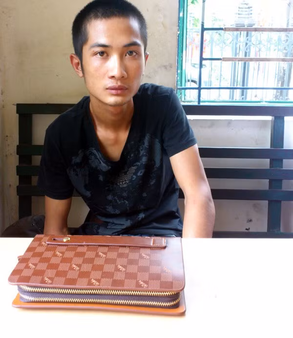 Đối tượng Vũ Văn Hải và tang vật tại cơ quan điều tra.