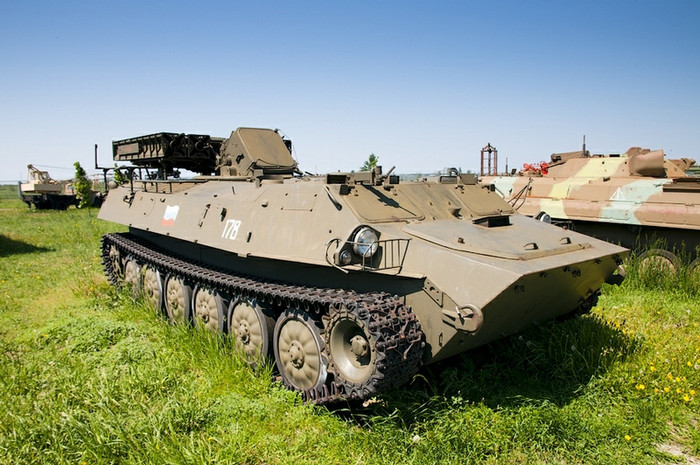 Tổ hợp tên lửa phòng không Strela-10M trên khung gầm xe chiến đấu 9A34. Tổ hợp tên lửa phòng không Strela-10M trên khung gầm xe chiến đấu 9A34.