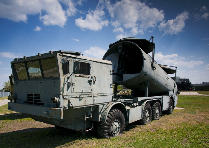 Thiết bị xe mang ống phóng tên lửa diệt hạm SPU-35. Xe là bộ phận của tổ hợp tên lửa phòng thủ bờ biển SSC-1. Thiết bị xe mang ống phóng tên lửa diệt hạm SPU-35. Xe là bộ phận của tổ hợp tên lửa phòng thủ bờ biển SSC-1.