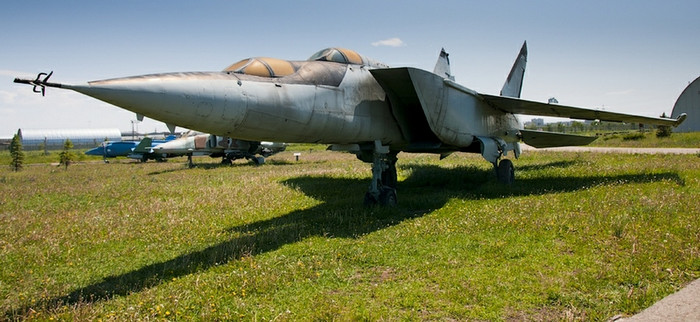 Một máy bay chiến đấu tại bảo tàng Avtovaz. Một máy bay chiến đấu tại bảo tàng Avtovaz.