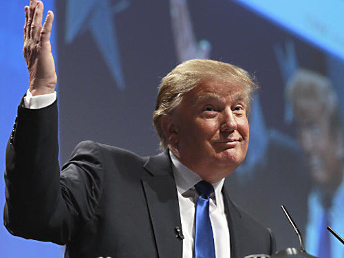 Tỉ phú Donald Trump không dự Miss Universe năm nay vì có một thương vụ khác