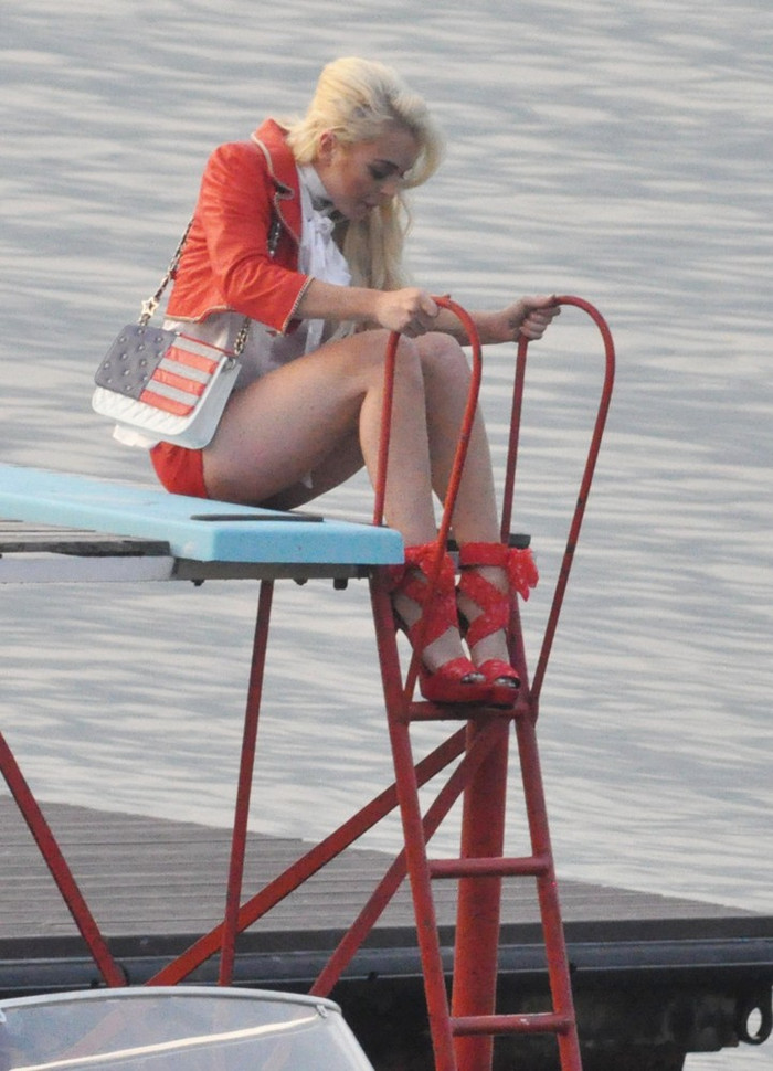 Lindsay trước đó cũng đã cùng nhà thiết kế thời trang Philipp Plein tham dự tuần lễ thời trang diễn ra ơ Milan cuối tuần qua.