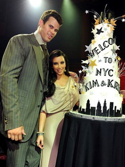Đám cưới của Kim Kardashian khiến báo giới tốn không ít giấy mực Đám cưới của Kim Kardashian khiến báo giới tốn không ít giấy mực