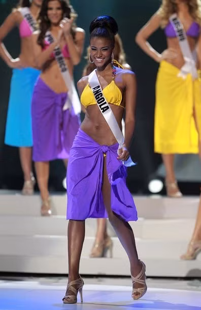 Và một Leila Lopes đẹp rạng ngời, khỏe khoắn trong phần thi bikini.