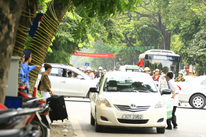 Nhiều cậu ấm, cô chiêu lại chọn taxi để đi lại Nhiều cậu ấm, cô chiêu lại chọn taxi để đi lại