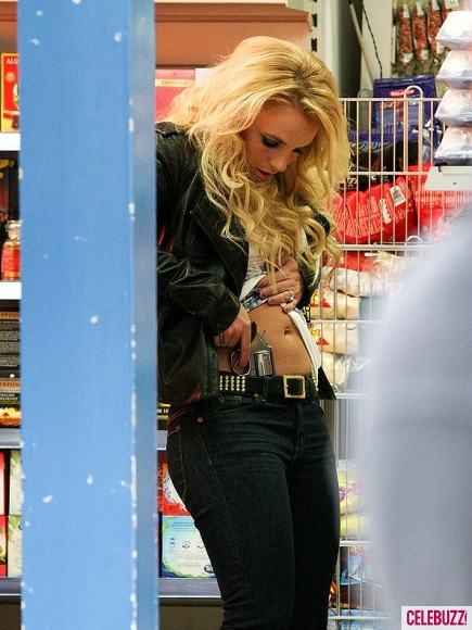 Vén bụng, đút súng y như một "tay" chuyên nghiệp. Vén bụng, đút súng y như một "tay" chuyên nghiệp.