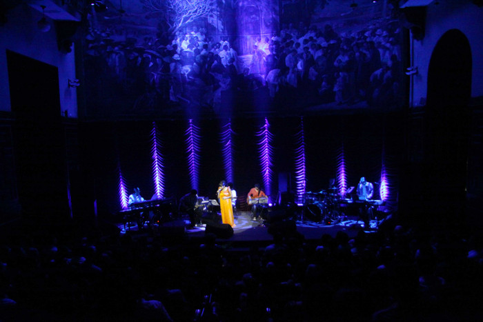 Với chùm ca khúc Nghi ngại, Phía ngày nắng tắt, Tình ca du mục, Em về tinh khôi... Hà Trần khẳng định vị trí diva thứ 4 của cô trong làng nhạc Việt không phải chỉ là hư danh. Với chùm ca khúc Nghi ngại, Phía ngày nắng tắt, Tình ca du mục, Em về tinh khôi... Hà Trần khẳng định vị trí diva thứ 4 của cô trong làng nhạc Việt không phải chỉ là hư danh.