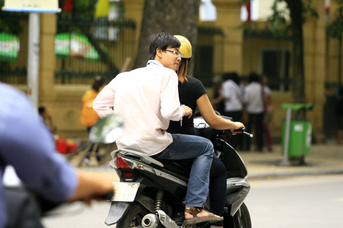Mẹ đội mũ còn con thì... không cần Mẹ đội mũ còn con thì... không cần