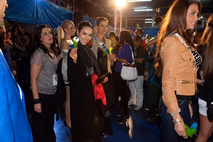 Tranh thủ tạo dáng