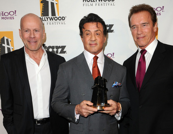 “Kẻ hủy diệt” Arnold (ngoài cùng bên phải) sẽ làm gì để lấy lại hình ảnh trong “Expendables 2”? “Kẻ hủy diệt” Arnold (ngoài cùng bên phải) sẽ làm gì để lấy lại hình ảnh trong “Expendables 2”?