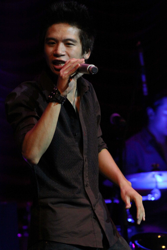 Hoàng Hiệp cùng Ngũ Cung đã không để khán giả phải thất vọng trong các tiết mục riêng và chung cùng Hà Trần Hoàng Hiệp cùng Ngũ Cung đã không để khán giả phải thất vọng trong các tiết mục riêng và chung cùng Hà Trần