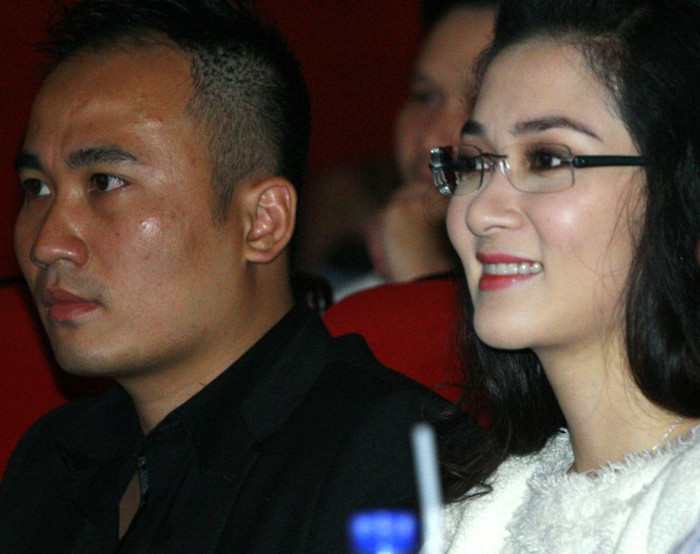 Mặc dù khá căng thẳng trong việc chọn ra thí sinh nào xuất sắc nhất cho đêm chung kết iMiss Thăng Long 2011 nhưng Nguyễn Thị Huyền và Lưu Thị Diễm Hương vẫn luôn nở nụ cười trên môi. Mặc dù khá căng thẳng trong việc chọn ra thí sinh nào xuất sắc nhất cho đêm chung kết iMiss Thăng Long 2011 nhưng Nguyễn Thị Huyền và Lưu Thị Diễm Hương vẫn luôn nở nụ cười trên môi.