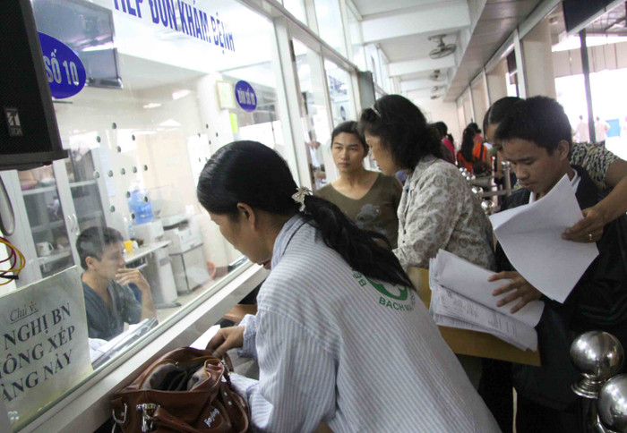 Luôn trong tình trạng quá tải là những gì có thể thấy ở các bệnh viện tuyến trung ương và bệnh viện Bạch Mai đương nhiên cũng không nằm ngoài số này. Luôn trong tình trạng quá tải là những gì có thể thấy ở các bệnh viện tuyến trung ương và bệnh viện Bạch Mai đương nhiên cũng không nằm ngoài số này.