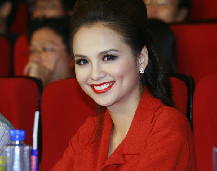 Tranh thủ tạo dáng trước ống kính phóng viên Tranh thủ tạo dáng trước ống kính phóng viên