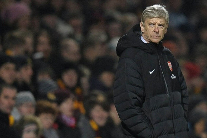 Giám đốc điều hành Ivan Gazidis đã đứng ra tuyên bố ủng hộ Arsene Wenger sau khi Anrsenal thua muối mặt trước Bradford trong loạt đấu súng ở Capital One Cup. Đây là một hành động chắc chắn sẽ gặp phải phản ứng không tích cực từ những CĐV đang đòi sa thải Wenger sau gần 8 năm không cúp.